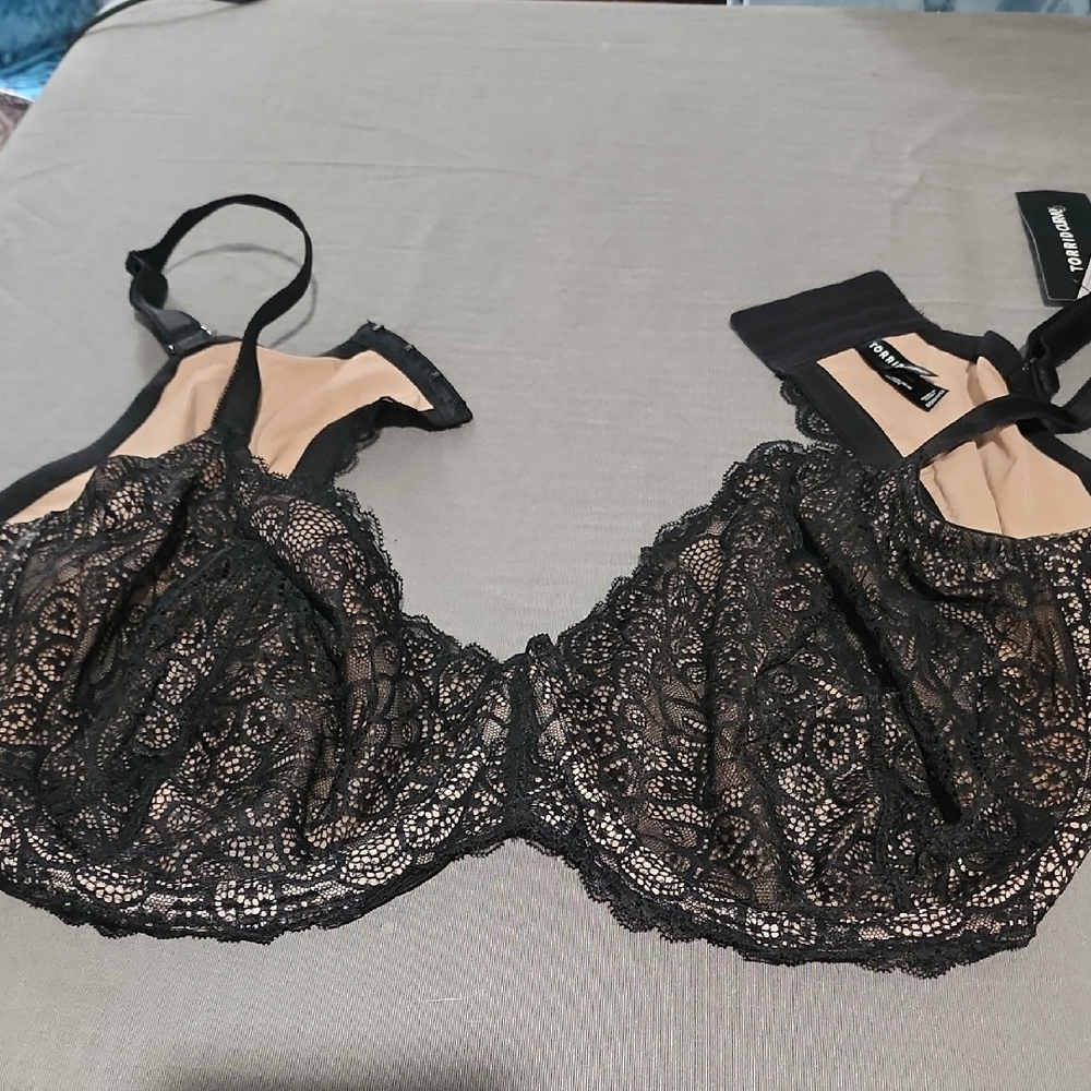 Elegant Black Lace Underwire Bra